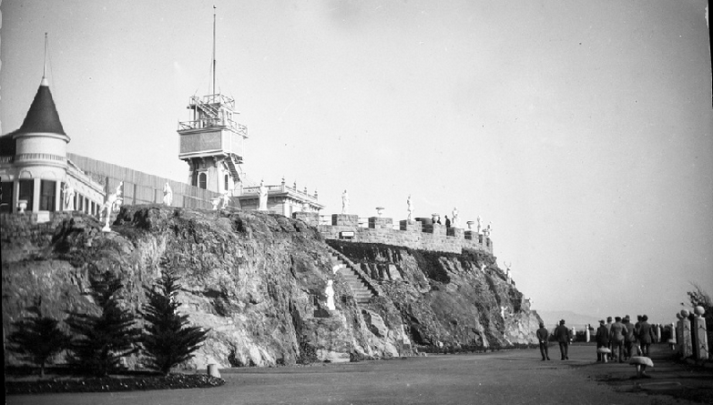 Sutro heights 1905 Parapet and observatory looking south. OpenSFHistory / wnp14.4311.jpg
